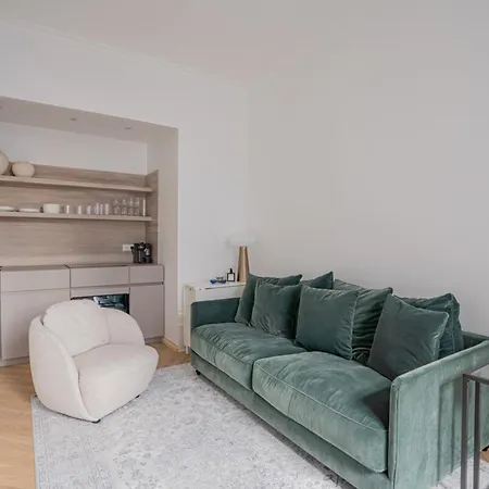 Chic & Stylish 1bd Champs Elysees * Paris