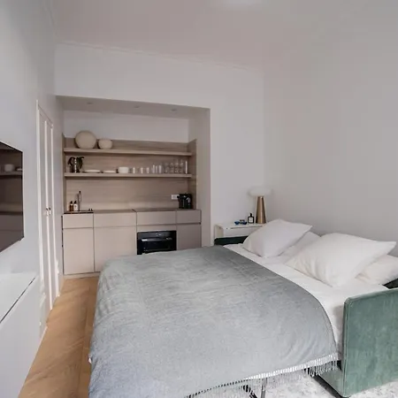 Chic & Stylish 1bd Champs Elysees Апартаменты Париж