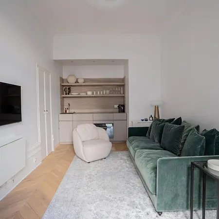 Appartement Chic & Stylish 1bd Champs Elysees *