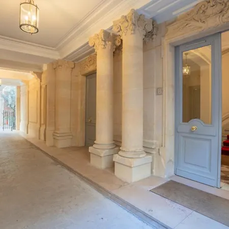 Appartement Chic & Stylish 1bd Champs Elysees Paris