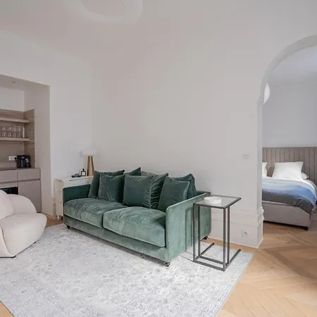 Chic & Stylish 1bd Champs Elysees * Paris