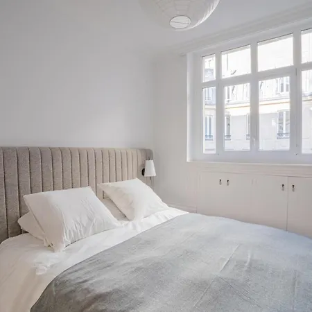 Chic & Stylish 1bd Champs Elysees Paris