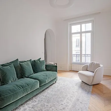 Chic & Stylish 1bd Champs Elysees Appartement Paris