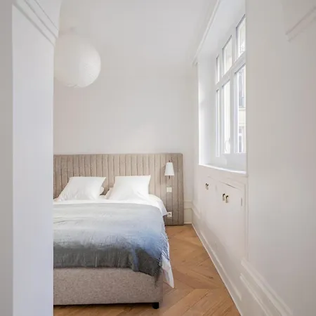 Chic & Stylish 1bd Champs Elysees * Paris